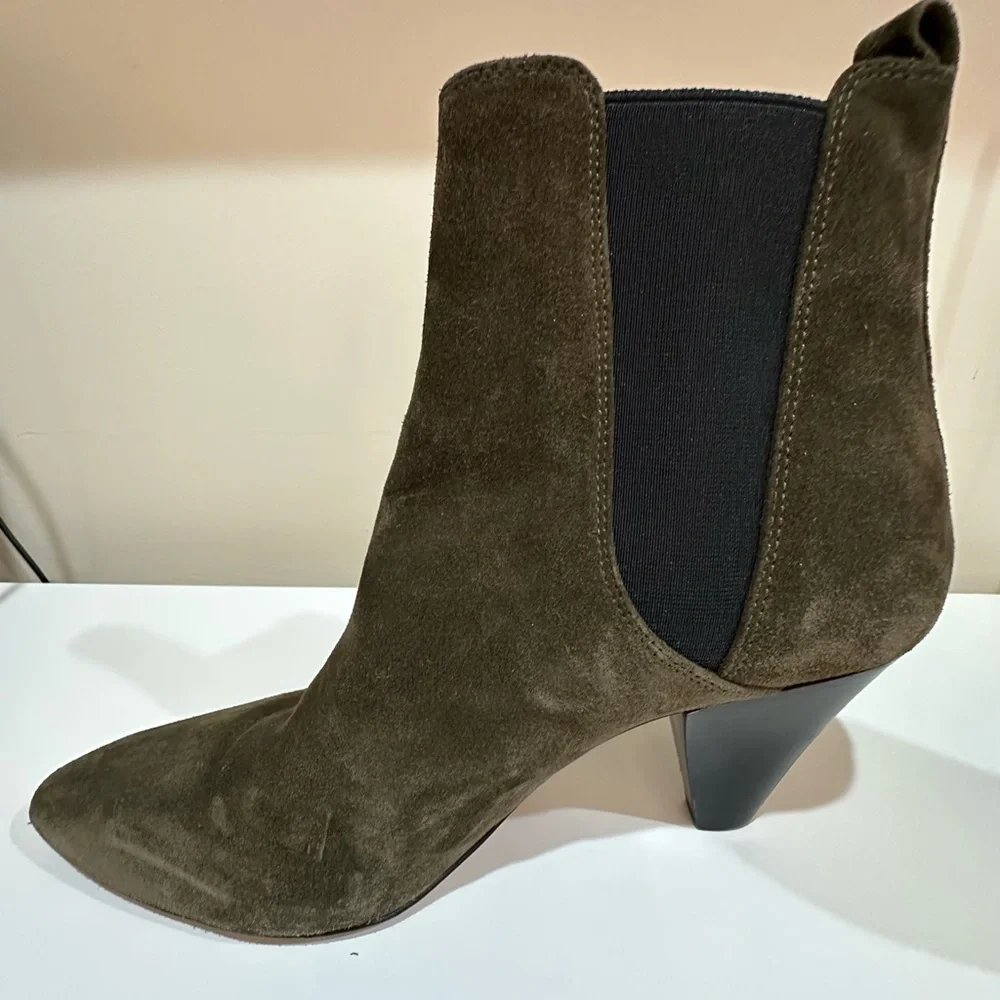 VERONICA BEARD “Baxter” Suede Boots Booties in Olive Khaki Women’s Size 8